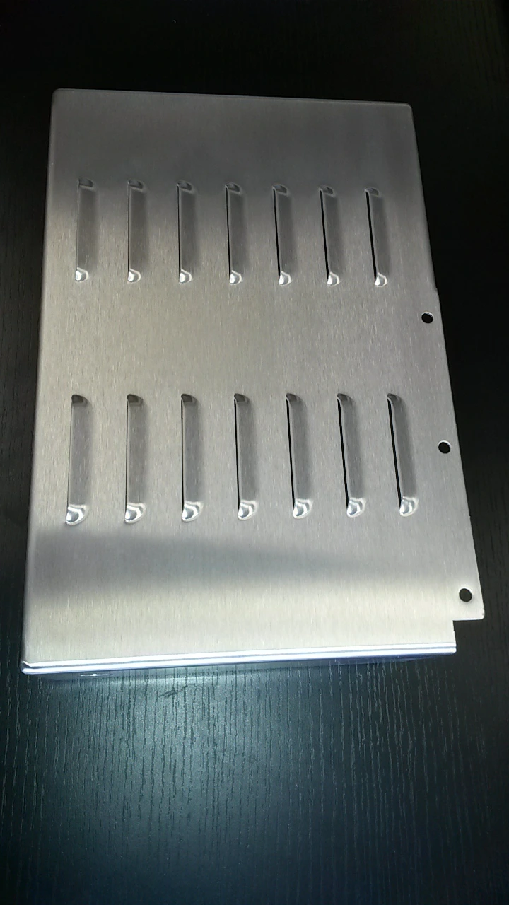 Panneau d'habillage avec ouïe Panneau d'habillage avec ouïes - ZeliTec